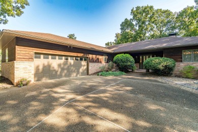 Charming 3-bedroom, 2.5-bath home on a corner lot overlooking on Balboa Golf Course in Arkansas - for sale on GolfHomes.com, golf home, golf lot