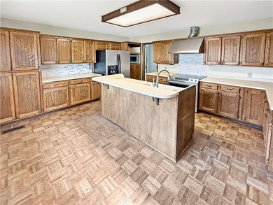 Looking for a one-of-a-kind home? Don't miss this house on a on Fayetteville Country Club in Arkansas - for sale on GolfHomes.com, golf home, golf lot