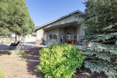 Contemporary Golf course home! This spacious 3 bedroom, 2 bath on Oak Tree Country Club in California - for sale on GolfHomes.com, golf home, golf lot