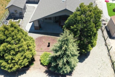 Contemporary Golf course home! This spacious 3 bedroom, 2 bath on Oak Tree Country Club in California - for sale on GolfHomes.com, golf home, golf lot