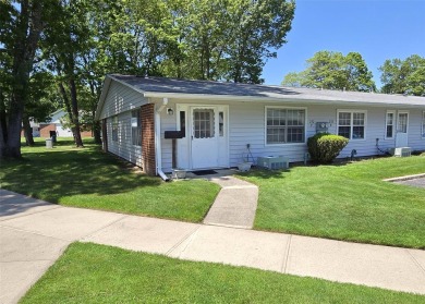 Welcome to this move-in ready, 2 Bedroom, 1 Full Bathroom on Leisure Village Golf Course in New York - for sale on GolfHomes.com, golf home, golf lot