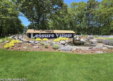 Welcome to this move-in ready, 2 Bedroom, 1 Full Bathroom on Leisure Village Golf Course in New York - for sale on GolfHomes.com, golf home, golf lot