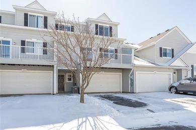 Settle into this beautifully maintained 3-bed, 2-bath townhome on Loggers Trail Golf Club in Minnesota - for sale on GolfHomes.com, golf home, golf lot