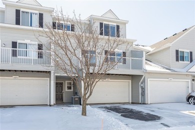 Settle into this beautifully maintained 3-bed, 2-bath townhome on Loggers Trail Golf Club in Minnesota - for sale on GolfHomes.com, golf home, golf lot