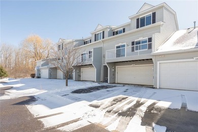 Settle into this beautifully maintained 3-bed, 2-bath townhome on Loggers Trail Golf Club in Minnesota - for sale on GolfHomes.com, golf home, golf lot