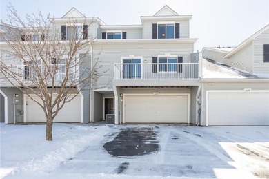 Settle into this beautifully maintained 3-bed, 2-bath townhome on Loggers Trail Golf Club in Minnesota - for sale on GolfHomes.com, golf home, golf lot