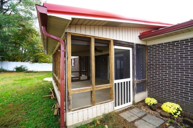 All-Brick Basement Rancher in Convenient Location on Morristown Golf and Country Club in Tennessee - for sale on GolfHomes.com, golf home, golf lot