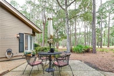 8th fairway vistas Oyster Reef Golf Course. 1-story home w/ on Dolphin Head Golf Club in South Carolina - for sale on GolfHomes.com, golf home, golf lot