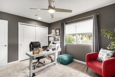 Enjoy easy living in this charming 2-bedroom Gemini home with a on Sun City Country Club in Arizona - for sale on GolfHomes.com, golf home, golf lot