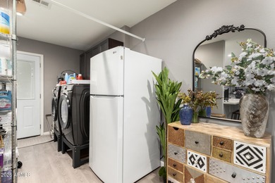 Enjoy easy living in this charming 2-bedroom Gemini home with a on Sun City Country Club in Arizona - for sale on GolfHomes.com, golf home, golf lot