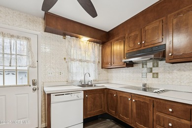 Welcome home to this move-in ready 2-bedroom, 1-bath Baronet on Greenbriar Woodlands in New Jersey - for sale on GolfHomes.com, golf home, golf lot