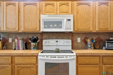 Welcome to this clean and well-maintained 2-bedoom, 2-bath home on Rio Mimbres Country Club in New Mexico - for sale on GolfHomes.com, golf home, golf lot