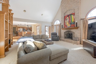 Explore the potential of this 4-bedroom home in the sought-after on Royal Fox Country Club in Illinois - for sale on GolfHomes.com, golf home, golf lot