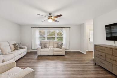 Welcome home to this move-in ready 2-bedroom, 1-bath Baronet on Greenbriar Woodlands in New Jersey - for sale on GolfHomes.com, golf home, golf lot