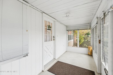 Welcome home to this move-in ready 2-bedroom, 1-bath Baronet on Greenbriar Woodlands in New Jersey - for sale on GolfHomes.com, golf home, golf lot