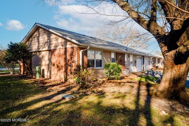 Welcome home to this move-in ready 2-bedroom, 1-bath Baronet on Greenbriar Woodlands in New Jersey - for sale on GolfHomes.com, golf home, golf lot