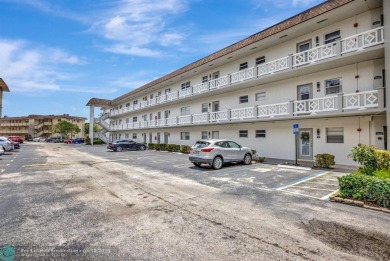 Charming 2 bedroom 2 bathroom condo located in the desirable on Inverrary Country Club in Florida - for sale on GolfHomes.com, golf home, golf lot