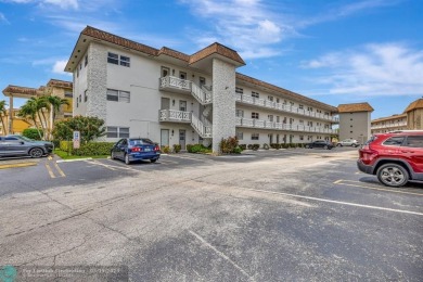 Charming 2 bedroom 2 bathroom condo located in the desirable on Inverrary Country Club in Florida - for sale on GolfHomes.com, golf home, golf lot