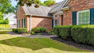 Welcome to this beautifully updated 3-bedroom, 2-bath stepless on Canongate At Eagle Watch Golf Club in Georgia - for sale on GolfHomes.com, golf home, golf lot