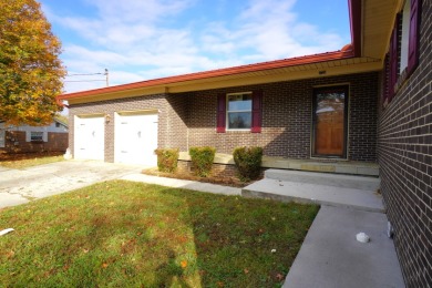 All-Brick Basement Rancher in Convenient Location on Morristown Golf and Country Club in Tennessee - for sale on GolfHomes.com, golf home, golf lot