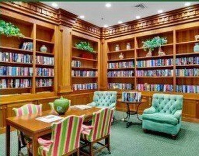 AN INSPIRED RE-DESIGN OF A BEAUTIFULLY UPDATED GOLF COTTAGE at on Oak Harbor Country Club in Florida - for sale on GolfHomes.com, golf home, golf lot