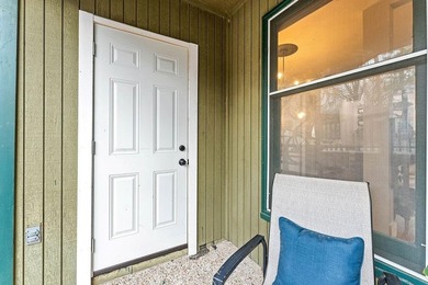 Beautifully updated Bella Vista (end unit) townhome, filled with on Bella Vista Country Club and Golf Course in Arkansas - for sale on GolfHomes.com, golf home, golf lot