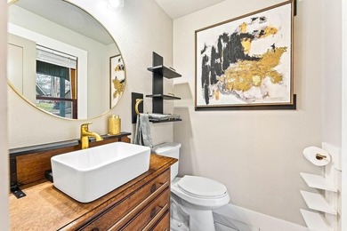 Beautifully updated Bella Vista (end unit) townhome, filled with on Bella Vista Country Club and Golf Course in Arkansas - for sale on GolfHomes.com, golf home, golf lot