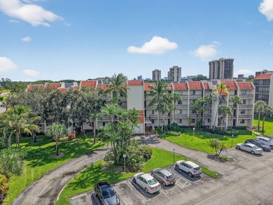 Beautifully renovated first floor condo featuring complete on The President Country Club in Florida - for sale on GolfHomes.com, golf home, golf lot