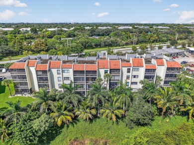 Beautifully renovated first floor condo featuring complete on The President Country Club in Florida - for sale on GolfHomes.com, golf home, golf lot