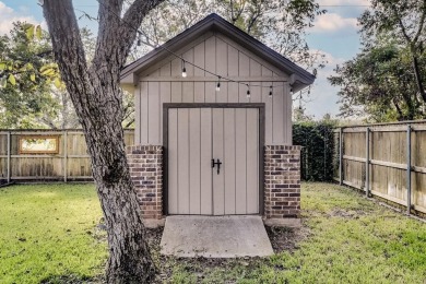 This 3-bedroom, 2-bathroom home is nestled in the highly coveted on Pecan Plantation Country Club in Texas - for sale on GolfHomes.com, golf home, golf lot