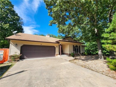 Welcome to this inviting Bella Vista corner-lot home designed on Bella Vista - Metfield Golf Complex and Country Club in Arkansas - for sale on GolfHomes.com, golf home, golf lot