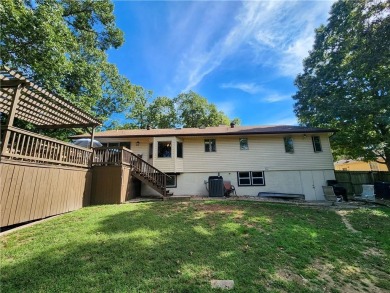 Welcome to this inviting Bella Vista corner-lot home designed on Bella Vista - Metfield Golf Complex and Country Club in Arkansas - for sale on GolfHomes.com, golf home, golf lot