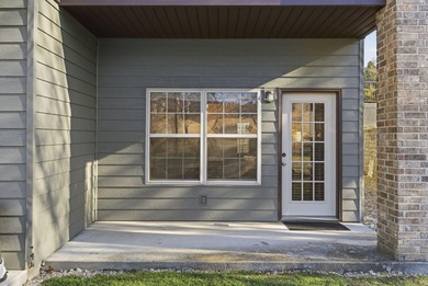 Beautiful 1 bedroom condo in the desirable Stonebridge Village! on Ledgestone Country Club and Golf Course in Missouri - for sale on GolfHomes.com, golf home, golf lot