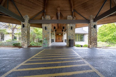 Beautiful 1 bedroom condo in the desirable Stonebridge Village! on Ledgestone Country Club and Golf Course in Missouri - for sale on GolfHomes.com, golf home, golf lot