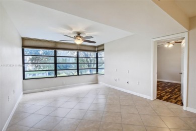 Beautifull 2-bed, 2-bath condo with 1,385 SF of spacious living on Pine Island Ridge Country Club in Florida - for sale on GolfHomes.com, golf home, golf lot