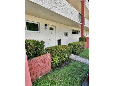 Beautiful first-floor unit featuring 1 bedroom and 1.5 bathrooms on Hollybrook Golf and Tennis Club  in Florida - for sale on GolfHomes.com, golf home, golf lot