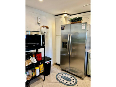 Beautiful first-floor unit featuring 1 bedroom and 1.5 bathrooms on Hollybrook Golf and Tennis Club  in Florida - for sale on GolfHomes.com, golf home, golf lot
