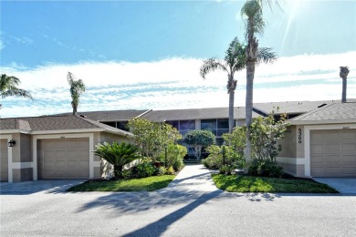 Take a look at this gorgeous, completely updated *Barrington* on Heritage Oaks Golf and Country Club in Florida - for sale on GolfHomes.com, golf home, golf lot