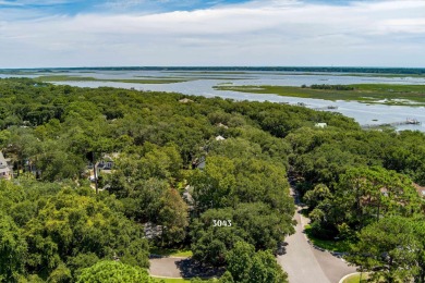 This beautifully updated home is ideally situated on a spacious on Kiawah Island Resort - Oak Point in South Carolina - for sale on GolfHomes.com, golf home, golf lot
