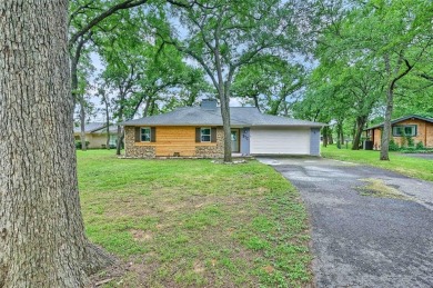 Discover your dream home on the #1 hole of Lake Kiowa's premier on Lake Kiowa Golf Course in Texas - for sale on GolfHomes.com, golf home, golf lot