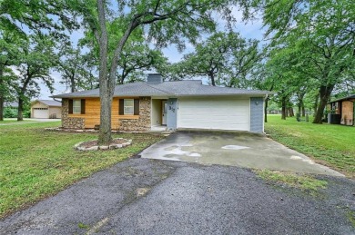 Discover your dream home on the #1 hole of Lake Kiowa's premier on Lake Kiowa Golf Course in Texas - for sale on GolfHomes.com, golf home, golf lot