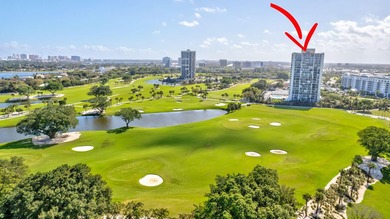PENTHOUSE WITH VIEW GOLF AND CITY IN A PRIVATE GOLF COMMUNITY on The President Country Club in Florida - for sale on GolfHomes.com, golf home, golf lot