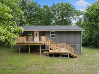 So much space!! Check out this home in Diamond City. Just on Diamond Hills Country Club in Arkansas - for sale on GolfHomes.com, golf home, golf lot