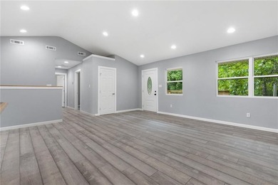 So much space!! Check out this home in Diamond City. Just on Diamond Hills Country Club in Arkansas - for sale on GolfHomes.com, golf home, golf lot