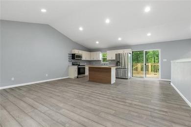 So much space!! Check out this home in Diamond City. Just on Diamond Hills Country Club in Arkansas - for sale on GolfHomes.com, golf home, golf lot