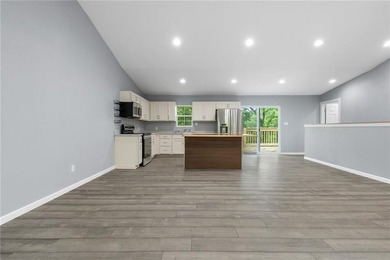 So much space!! Check out this home in Diamond City. Just on Diamond Hills Country Club in Arkansas - for sale on GolfHomes.com, golf home, golf lot