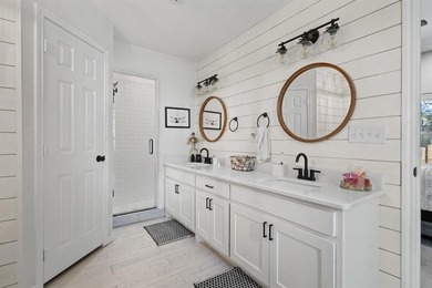 GOLF-COURSE LIVING NEAR LAKE TEXOMA.

Welcome to this on Tanglewood Resort in Texas - for sale on GolfHomes.com, golf home, golf lot