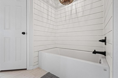 GOLF-COURSE LIVING NEAR LAKE TEXOMA.

Welcome to this on Tanglewood Resort in Texas - for sale on GolfHomes.com, golf home, golf lot