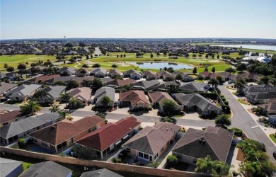 Immaculate 2 bedroom, 2 bath STUCCO BUNGALOW VILLA in Bartow on Pennbrooke Fairways in Florida - for sale on GolfHomes.com, golf home, golf lot