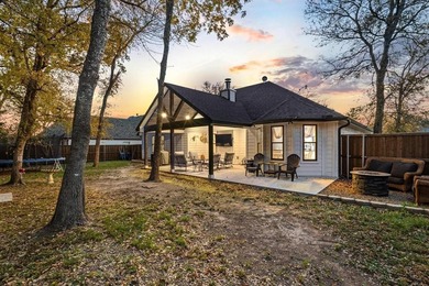 GOLF-COURSE LIVING NEAR LAKE TEXOMA.

Welcome to this on Tanglewood Resort in Texas - for sale on GolfHomes.com, golf home, golf lot